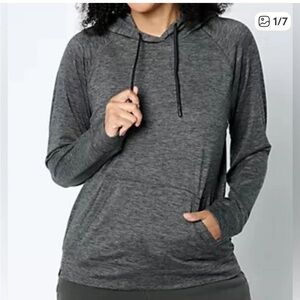 Barefoot Dreams Malibu Collection MC Butterchic Hoodie Size Small, NWT